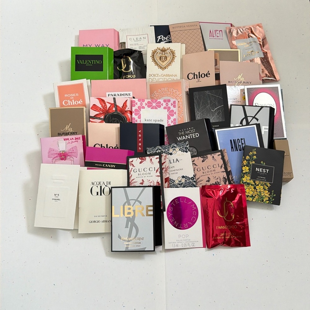 Set of 38 sample fragrances.